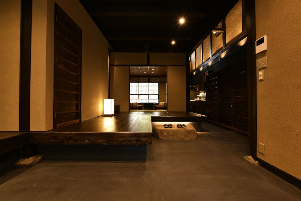 Kuraya Kamigojo-cho