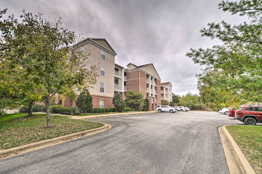 Inviting Branson Condo w/ Outdoor Dining Area view 4