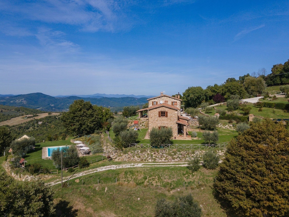 Villa in Umbria With Saltwater Pool
