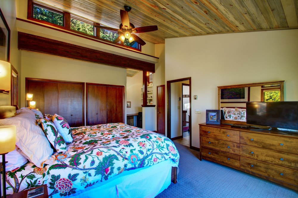 Frost Luxury Vacation At Windcliff 3 Bedroom Home by RedAwning view 4