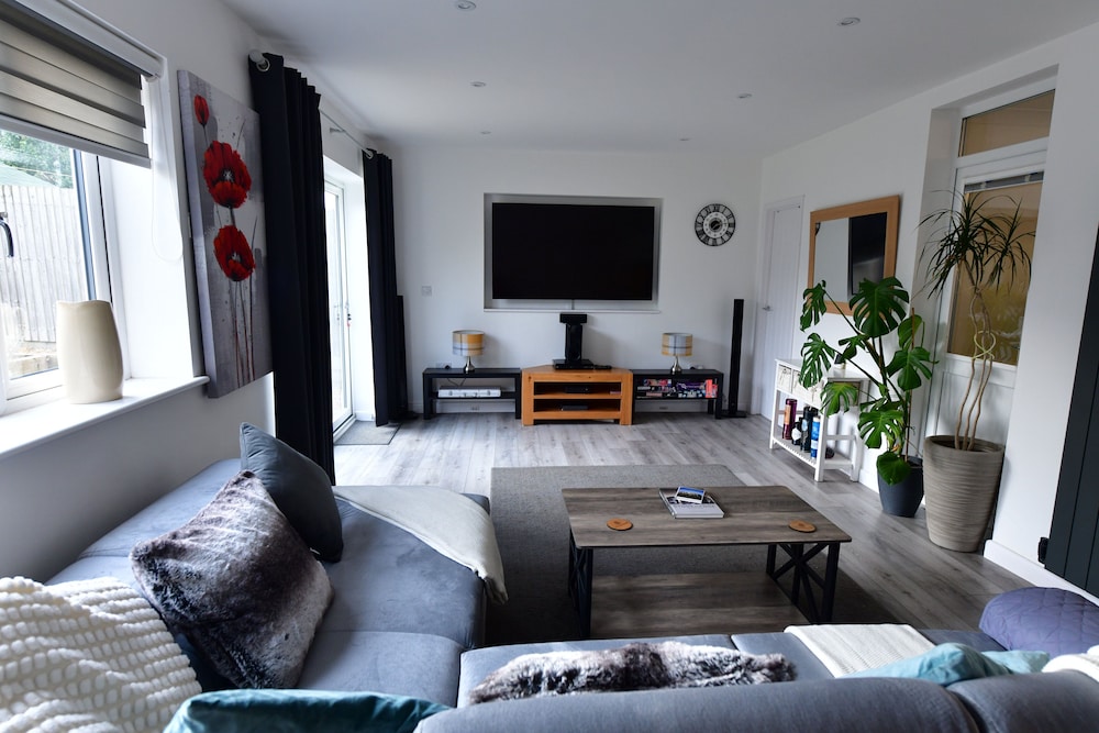 2Bd Garden Home - A Short Walk To Stonehenge
