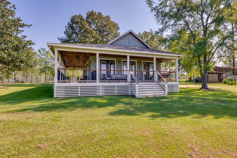 Escape to Nature: Lakefront Jay Cottage w/ Views! view 3