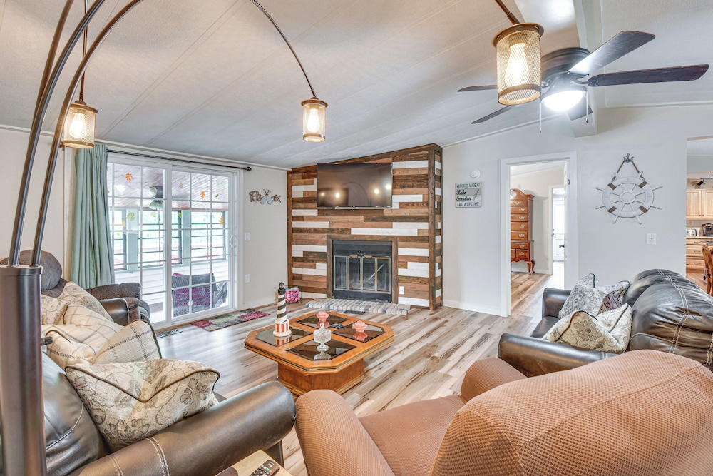 Boat, Fish, Relax: Lake Russell Retreat w/ Dock