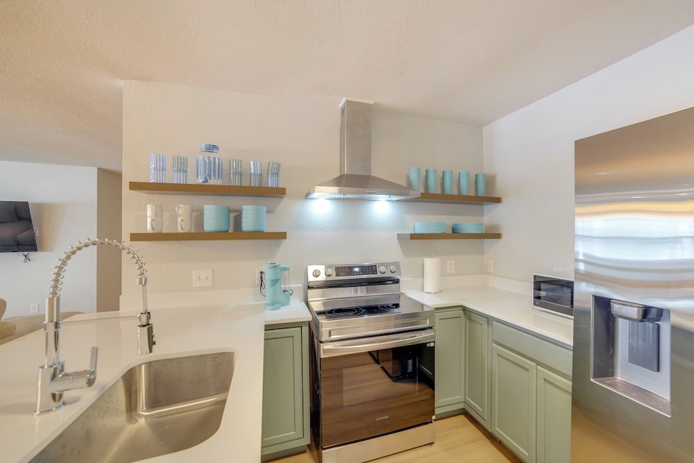 Waterfront Cedar Creek Lake Gem: Near Marina!
