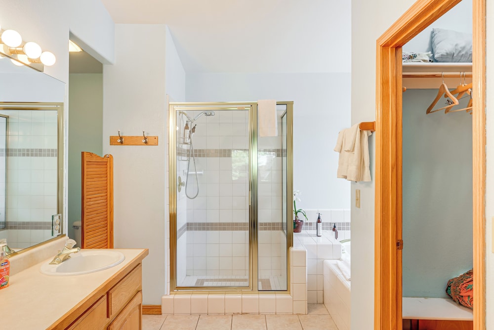 7 Mi to Beach: Home w/ Hot Tub in South Lake Tahoe