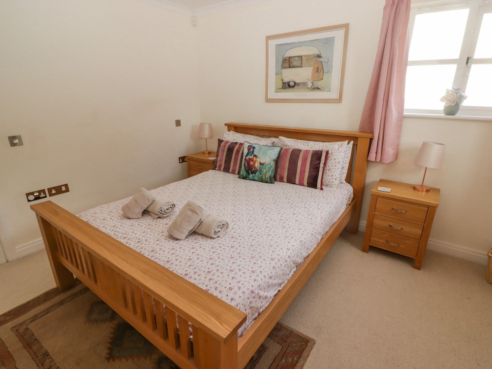 3 Strawberry Close