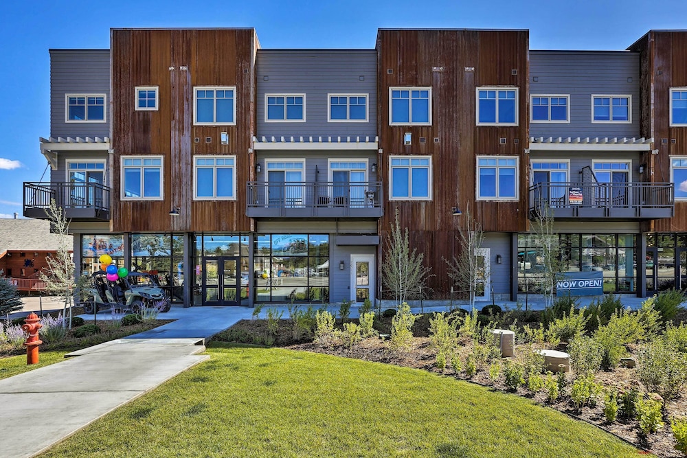 Downtown Winter Park Condo - 3 Miles to Ski Resort view 4
