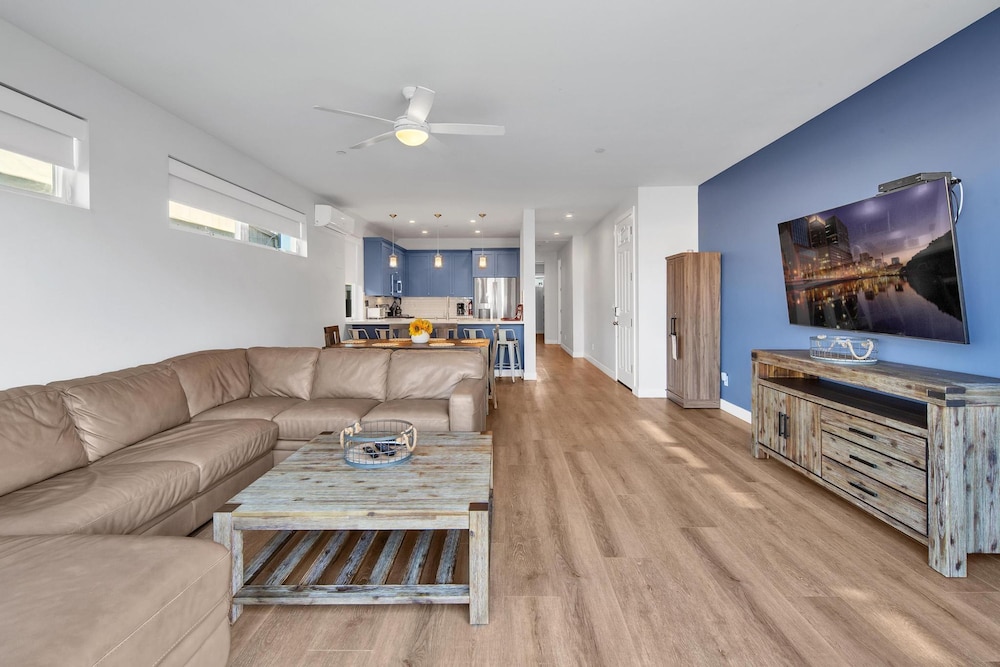 Rent Mission Beach 3Br Combo Top 2 Units