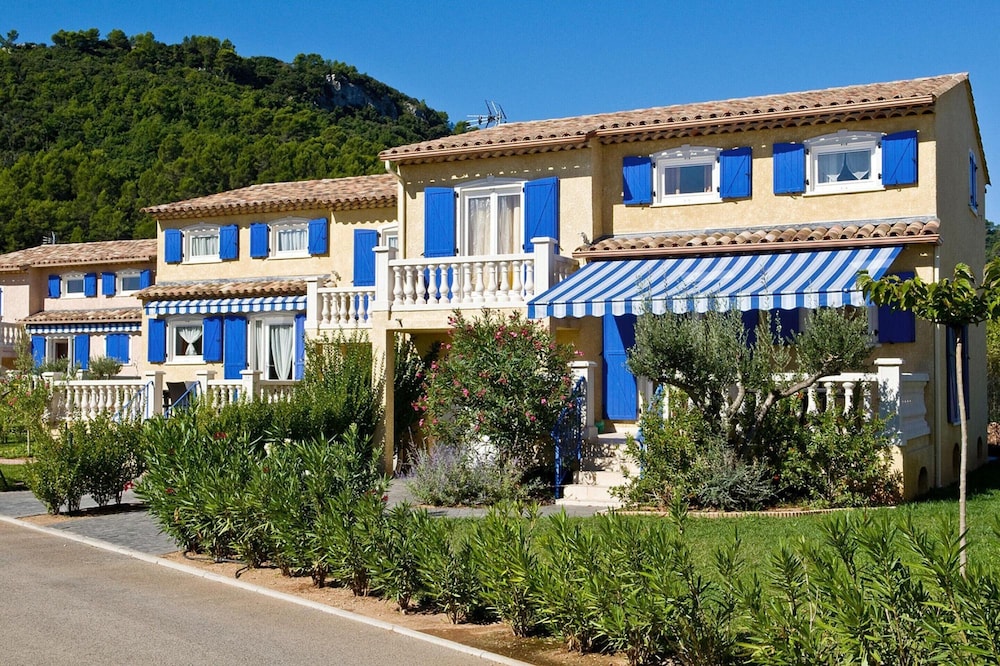 Terraced House in Vidauban With Water Slides