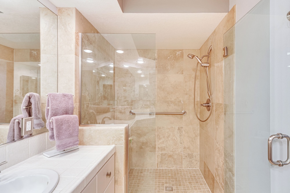 In Golf Course Community: Palm Desert Escape!