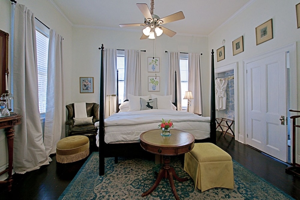 Chesnut Cottage Inn