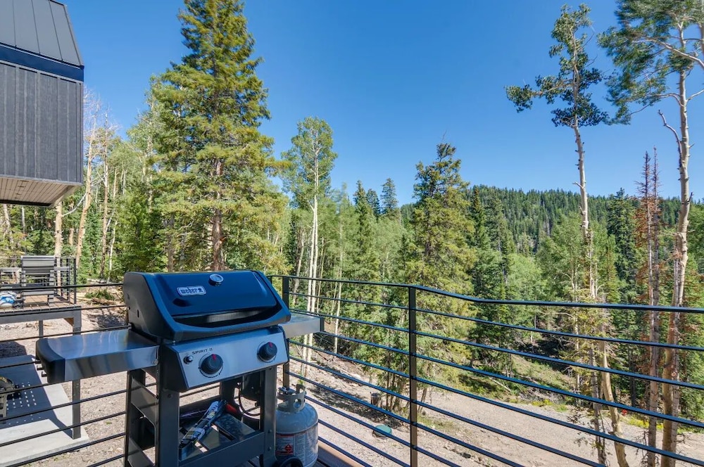 Beaver Vacations - Alpine  Mountain Escape - Property Image 3