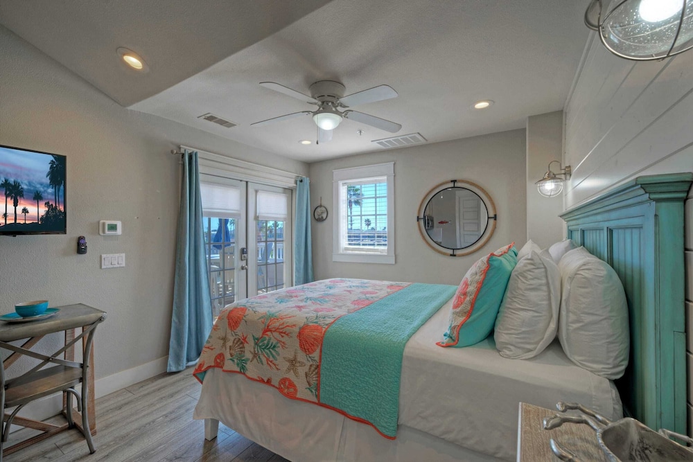 Sailfish & Dolphin Buyout by Avantstay 2 Units, Marina Front + View, Patio