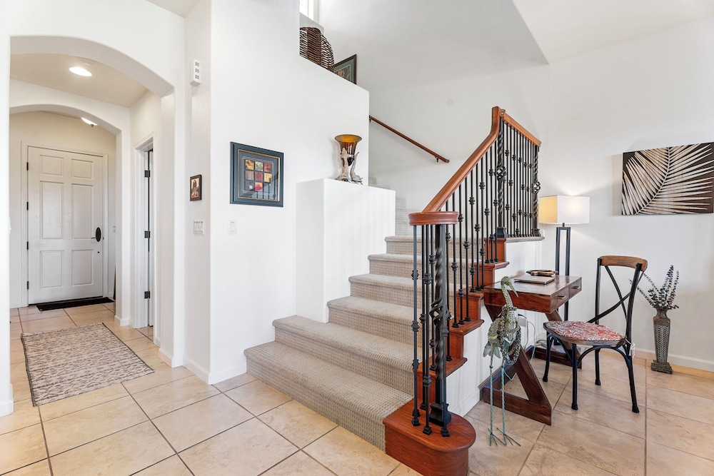 Walk to Restaurants/shopping - Excellent Golf Course Views - Private Beach Access - Vrkcv