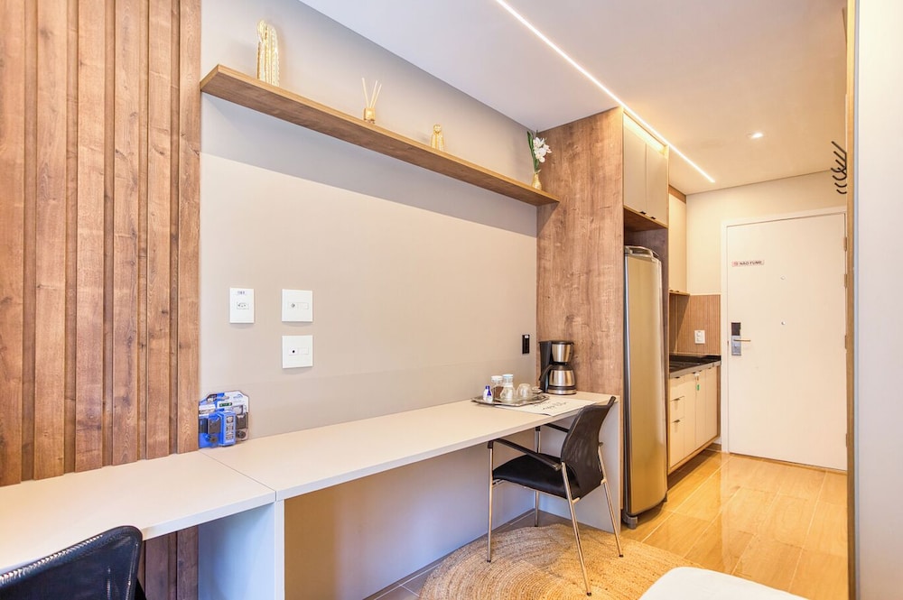 Flat na Vila Mariana c Varanda pr x ao Metr