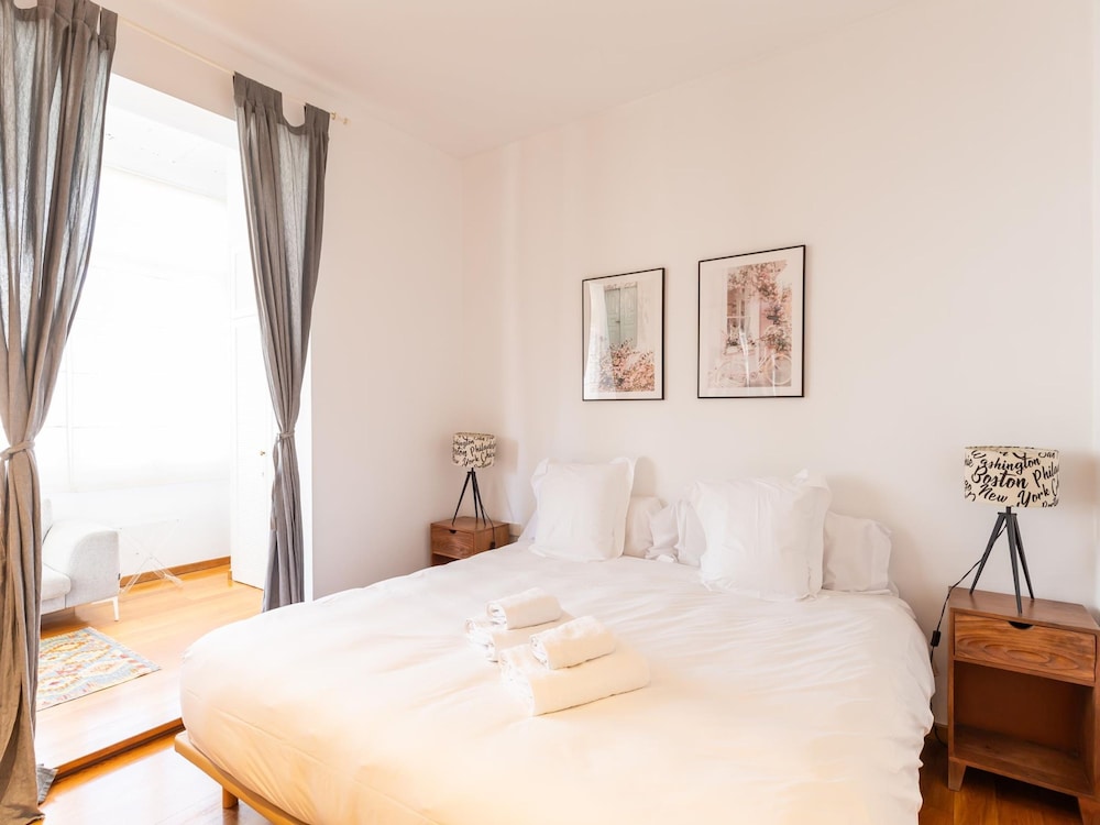 Apartamento de Tres Habitaciones con Terraza 21B