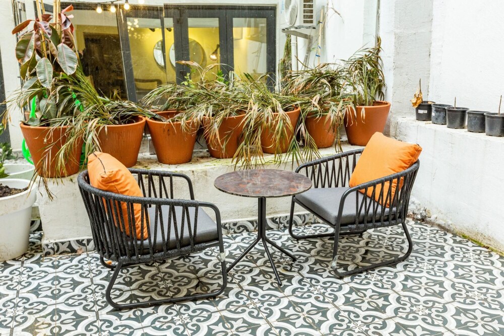 Flat 5 Min to Taksim With Backyard in Cihangir