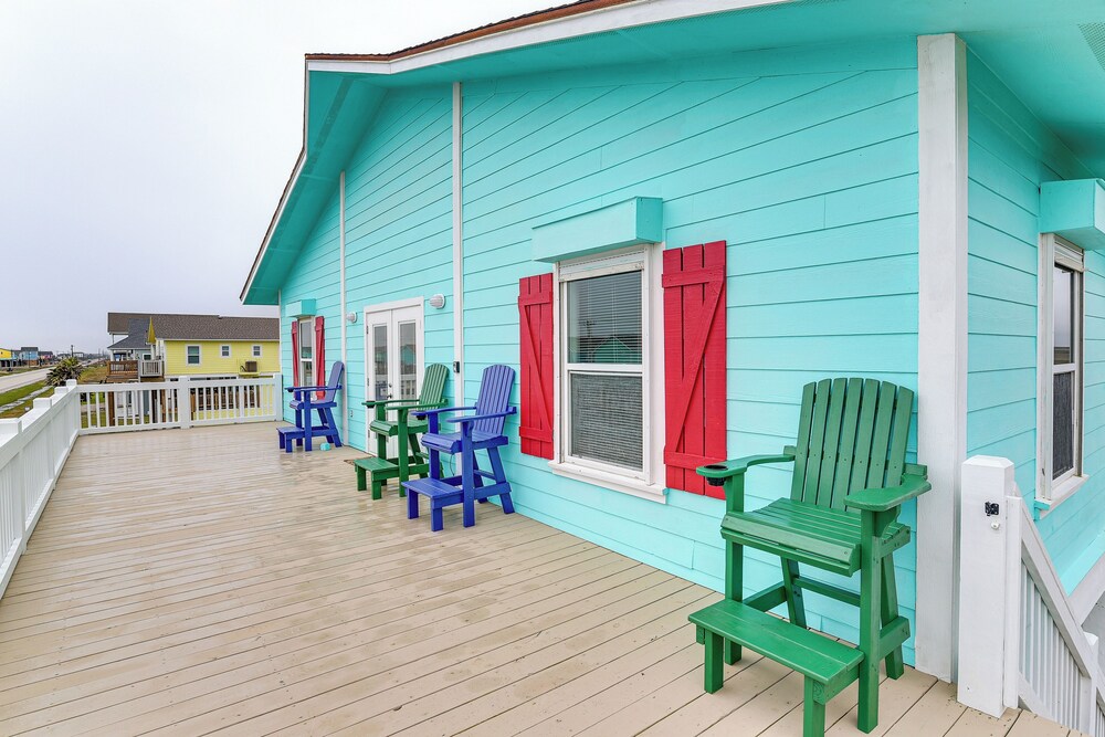 Walk to Beach: Home w/ Hot Tub & Deck in Gilchrist