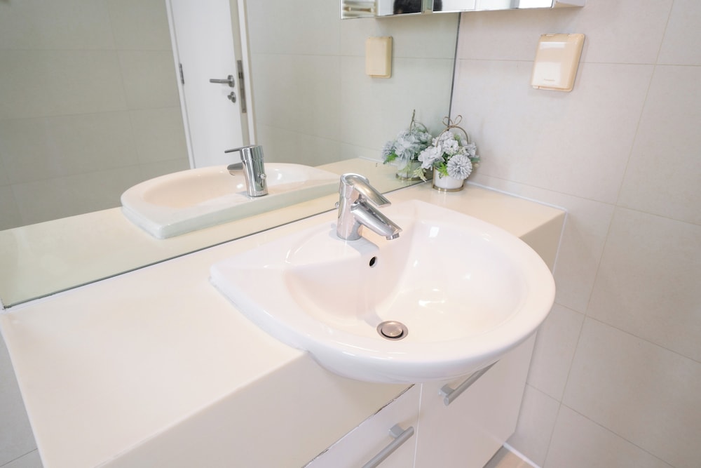 Tyms Elegant 3BR 2BA Apt Near Malls