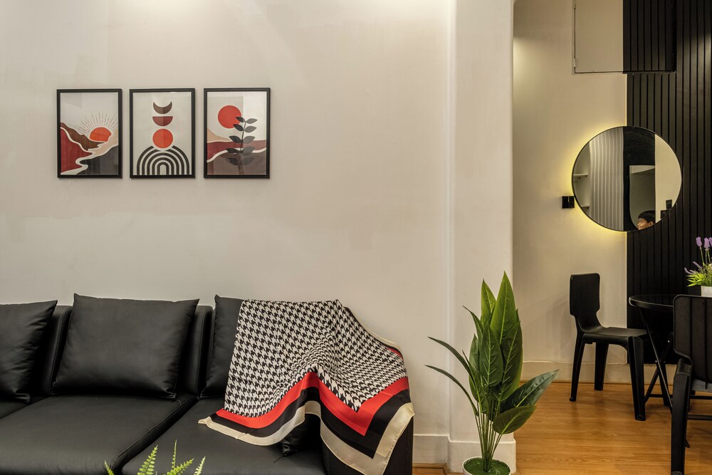 Minimalist Apt at DAC Intl Airport Msg to Avail Special Offer for Flight Catcher