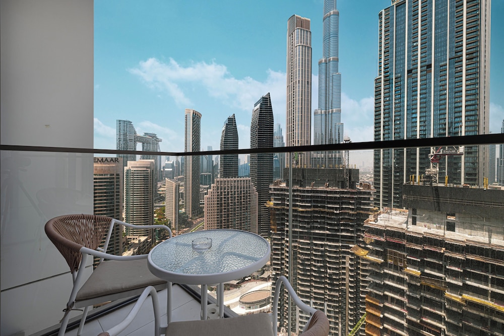 Burj Crown Lux Apartment by Dubai Mall