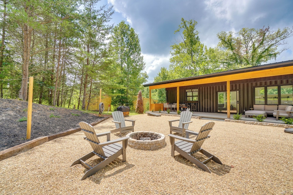 Container Cottage Between Knoxville & Sevierville!