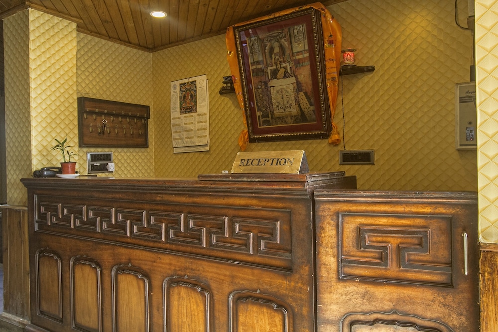 Lobby & Reception
