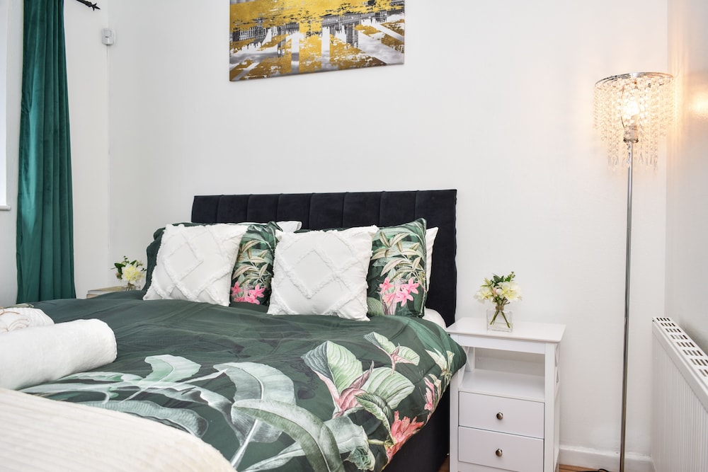 I Luv London Too! 1bed Stunnin Home Sleeps 3!