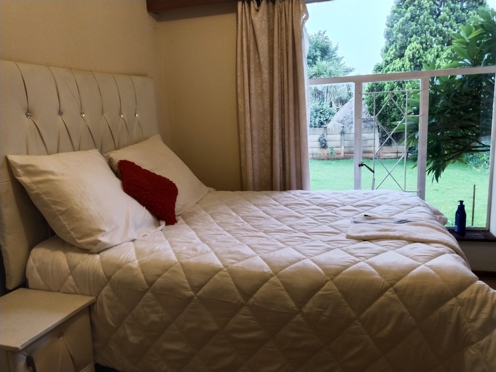 JM TOURS & SAFARIS GUESTHOUSE