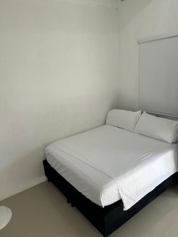 HABITACION TR-V4D DE HOSTAL CON V. WIFI