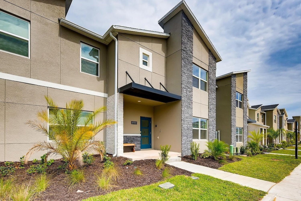 8985 CC - 5 Bedrooms Townhome Retreat
