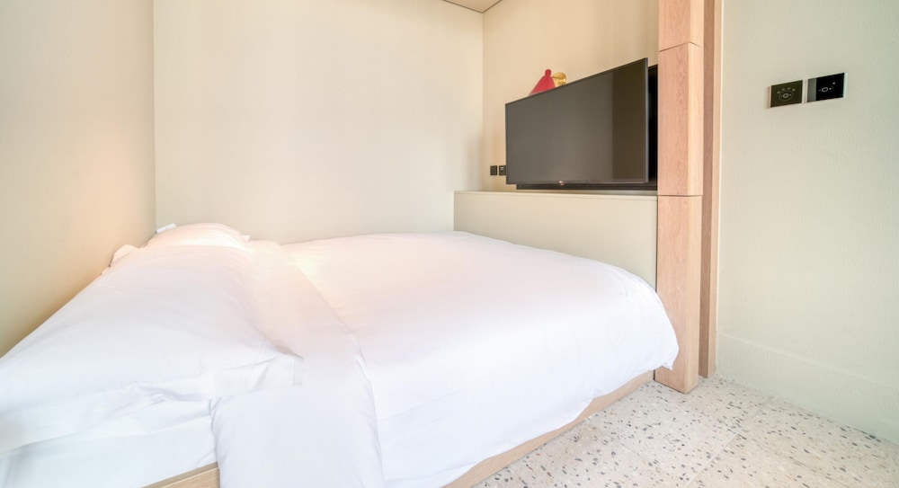 Sleek Comfy Studio w Burj Khalifa View Balcony