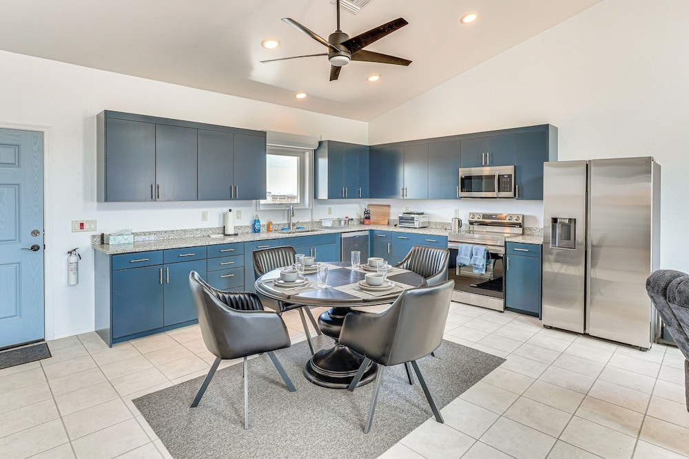 Stargazer's Delight: Mtn-view Pearce Home w/ Deck!