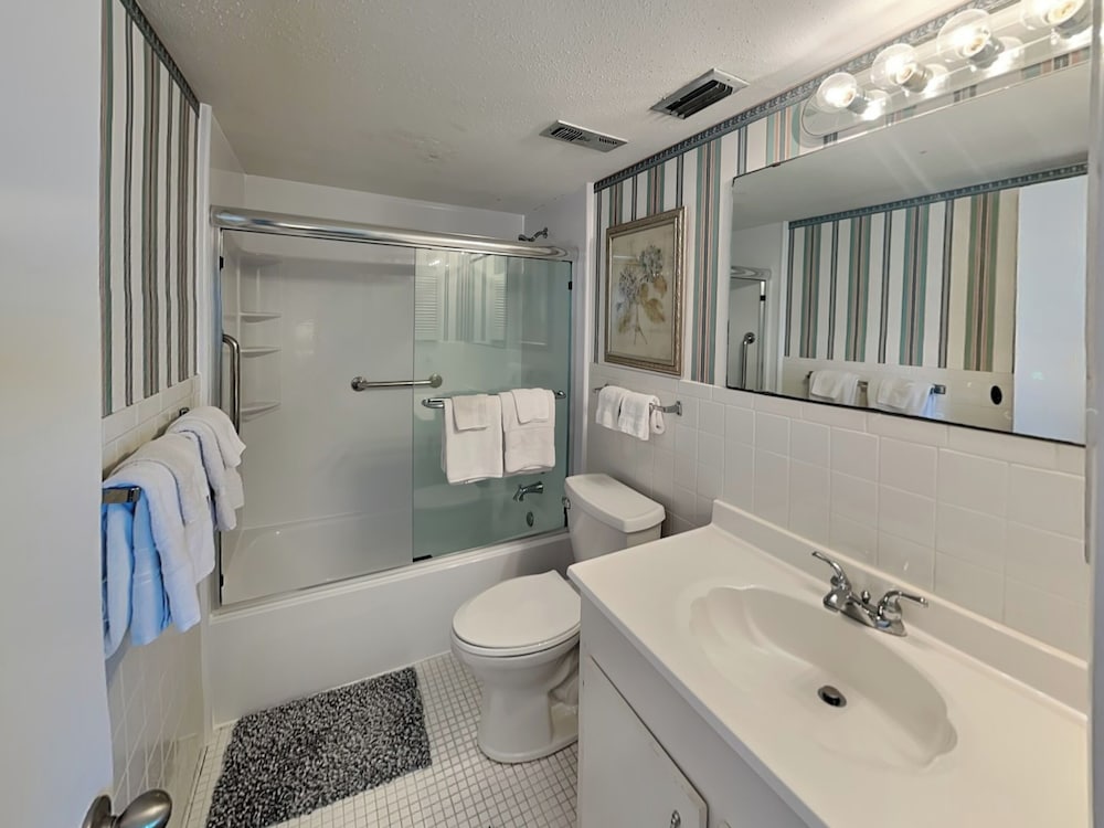 Barry Palm 202 by Distinctive Beach Rentals