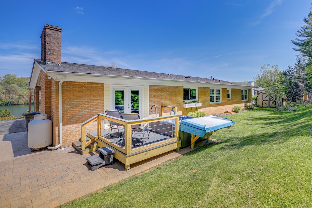 Lakefront Kingsport Home w/ Private Hot Tub! view 4
