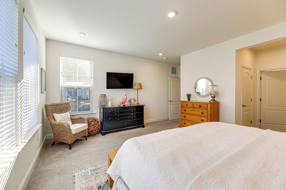 Shuttle to Bethany Beach: Stylish Home w/ Perks!