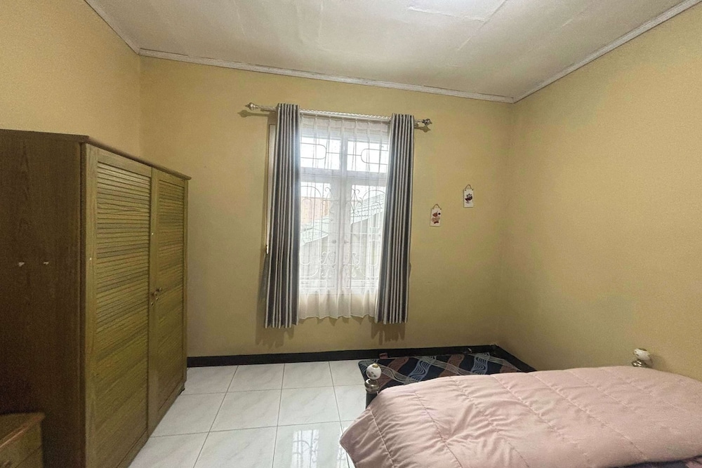 OYO 94841 Alodia Homestay Family