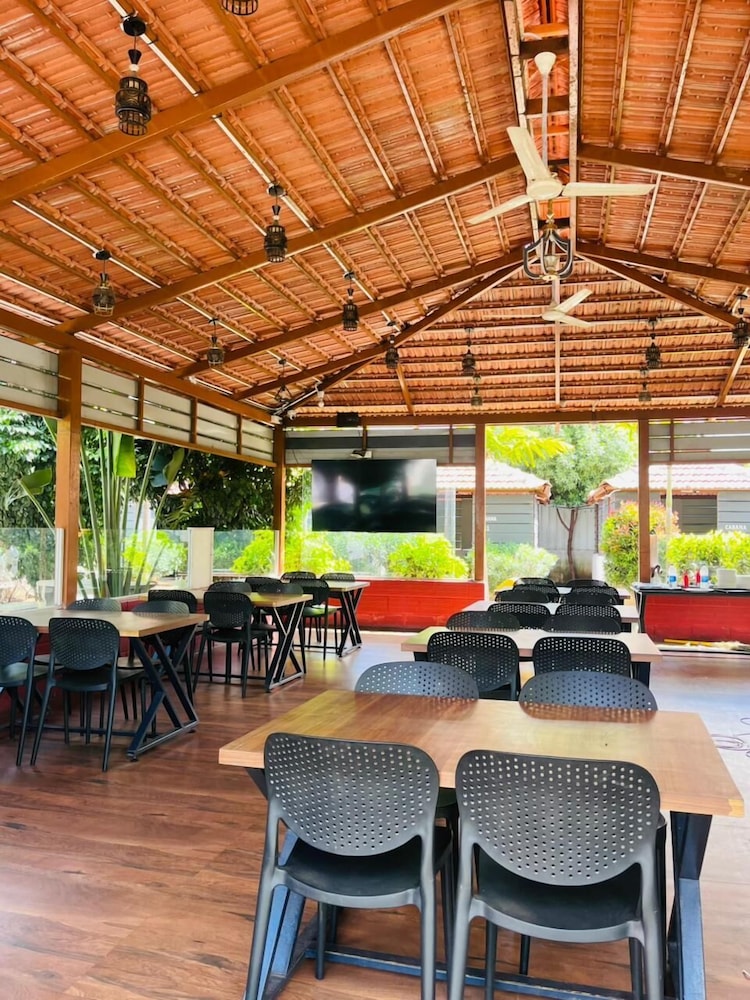 HOTEL KABAB JUNCTION