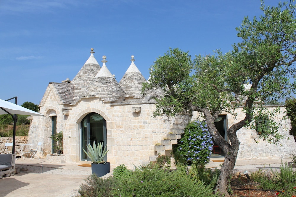Ostuni Trullo Fiabesco con Piscina view 3