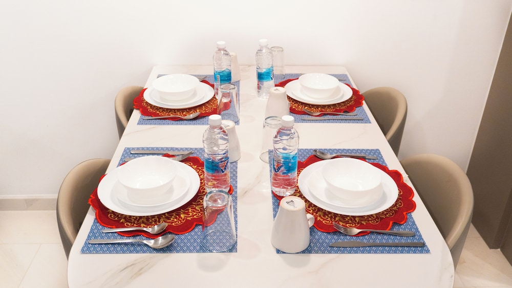 Moonway Luxury Suites At Eaton Residence