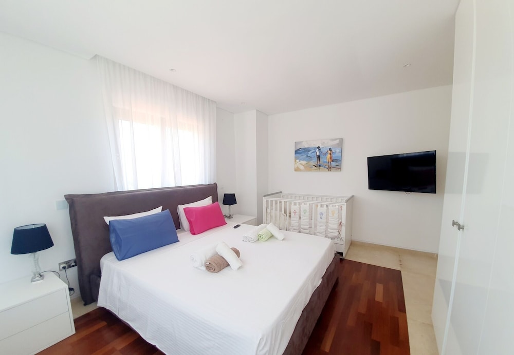 Luxury 6 Bedroom Villa With Privet Pool in Paphos view 3