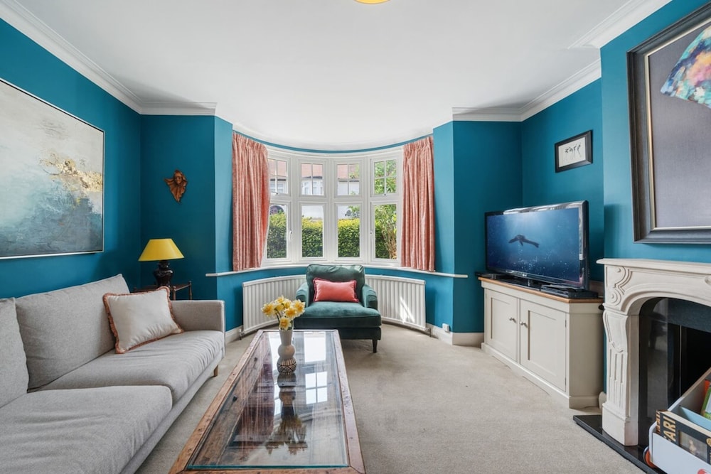 A Delightful 4-bedroom Home With a Private Garden