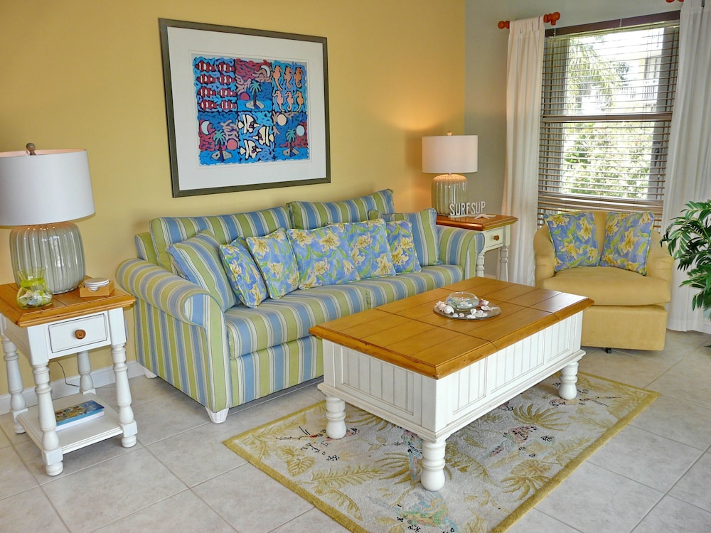 Bungalow-style Beachfront Condo With Pool