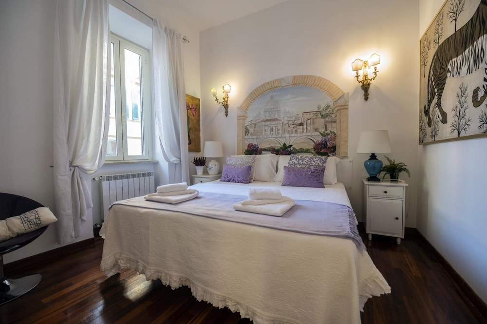 Colosseum 2BR Elegance and Charm