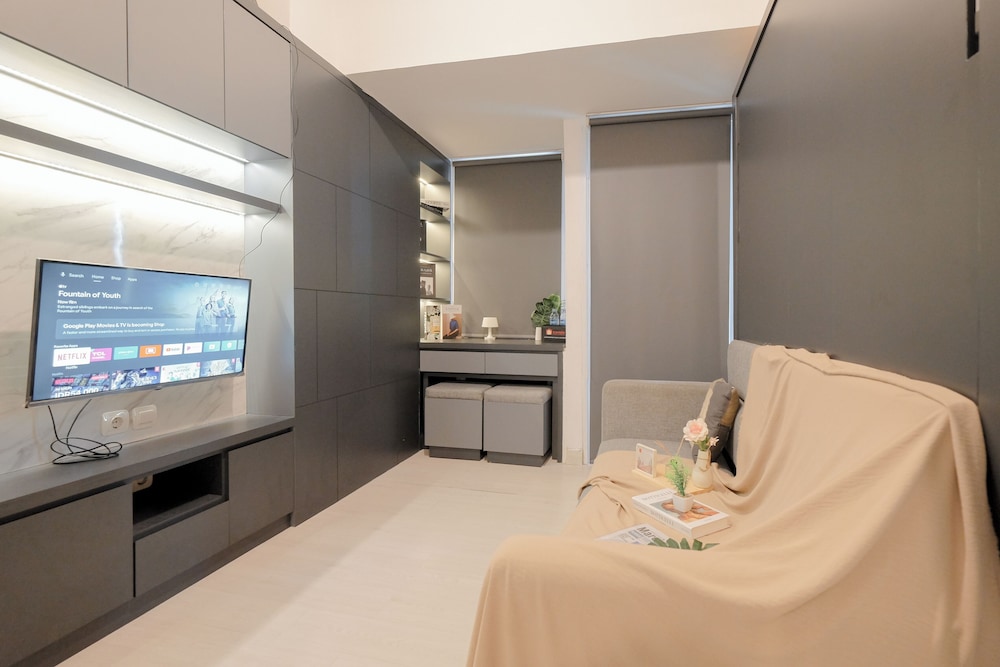 Comfort And Compact Studio At Apartment Tokyo Riverside Pik 2