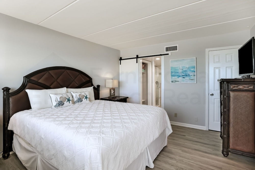 Fully Remodeled Condo with Atlantic Ocean View and Access to Private Fishing Pier by RedAwning view 5