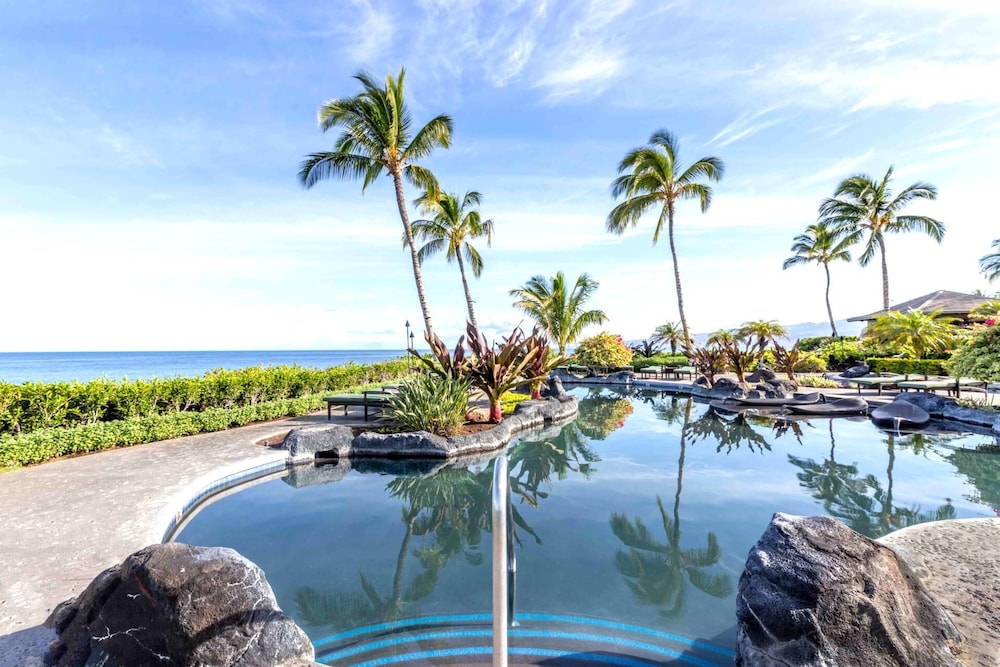 Halii Kai Oceanfront KBM Resorts 2 Units, 4 Bedrooms Ml-2567