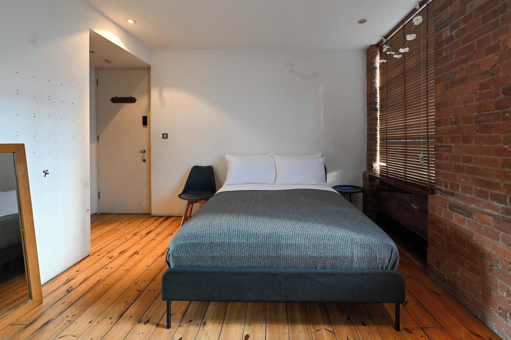 Characterful Double Bedroom in a Converted Warehouse Shoreditch