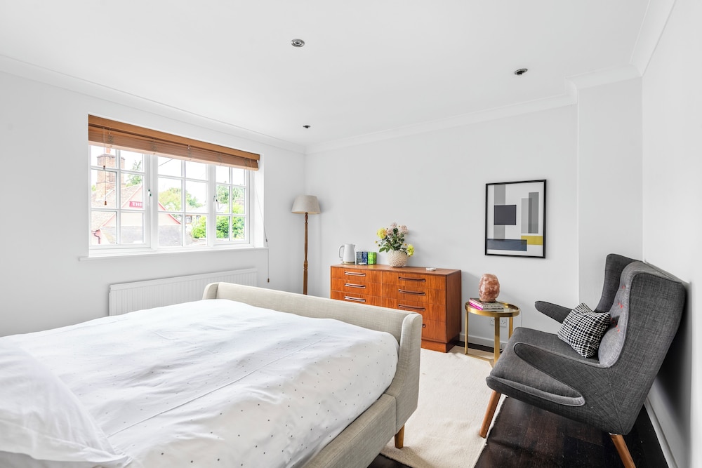 Stunning 3-bed House in Saffron Walden view 4