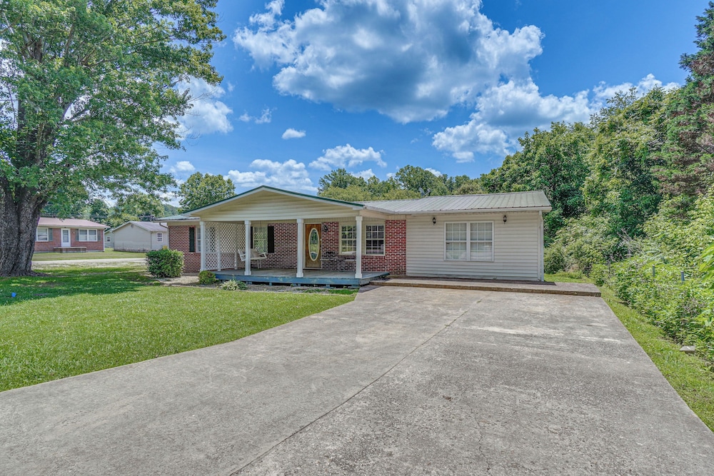 Hike, Fish & Ride: Pet-friendly Huntsville Home